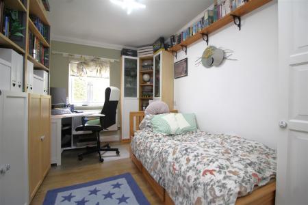 bedroom 4 .JPG