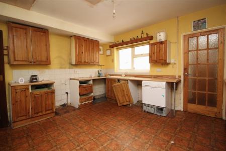 kitchen diner 2 .JPG