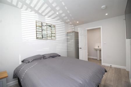 bedroom 5 image 1 .JPG