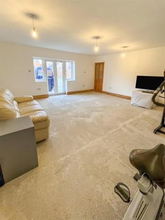 outbuilding_day room.jpg