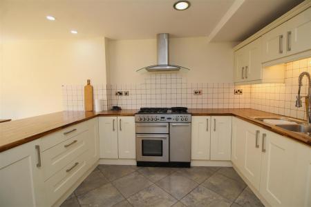 kitchen 2 .JPG