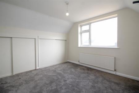 bedroom 1 .JPG