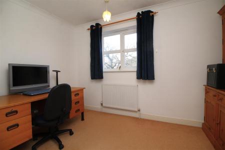 bedroom 4.JPG
