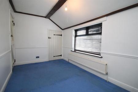 bedroom 1 .JPG