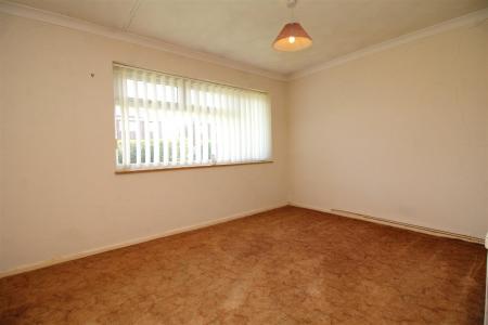 bedroom 2 .JPG