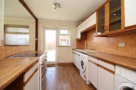 kitchen 1 .JPG