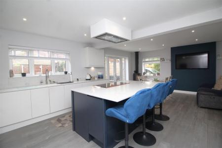 kitchen 2 .JPG
