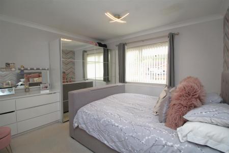 bedroom 1 .JPG