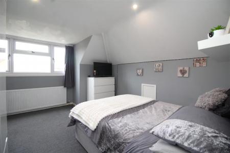 bedroom 2 .JPG