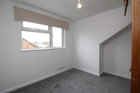 bedroom 4 .JPG
