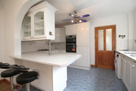 kitchen 1 .JPG