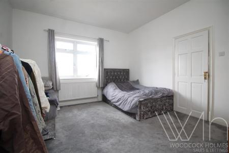bedroom 2 .JPG
