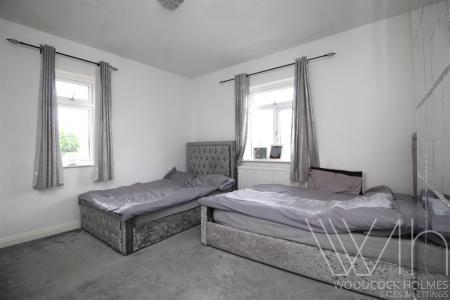 bedroom 1 .JPG