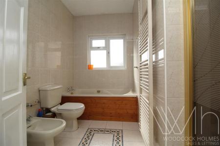 1st floor bathroom.JPG