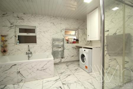 bathroom 2 .JPG