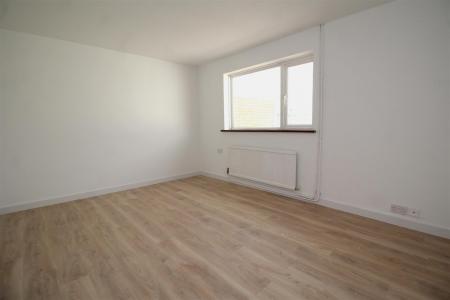 bedroom 1 .JPG