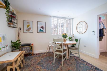 1 Tanswell Court-8.jpg