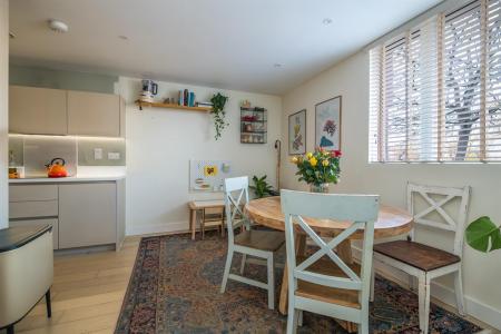 1 Tanswell Court-5.jpg