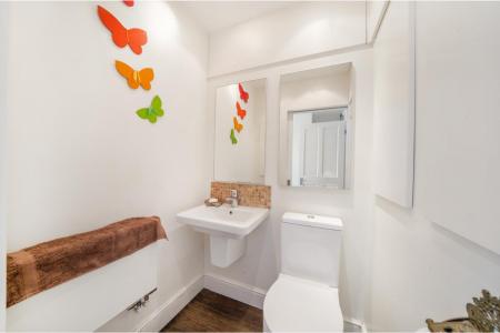 Barry Road - 6AlaDJDU811zbsvaaklR.jpg