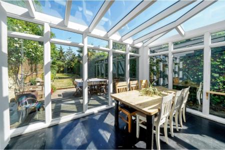 Barry Road - jHVQuTAfbTGXiiaevJuJ.jpg