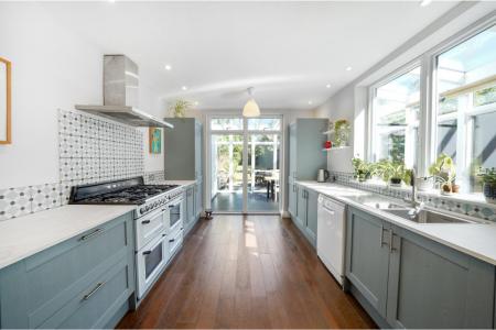 Barry Road - P6C8hISIQ0uNfYZWrHMk.jpg