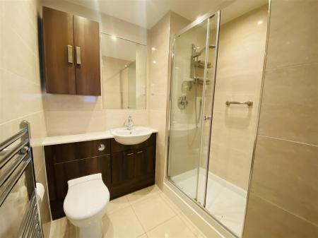 En Suite Shower Room: