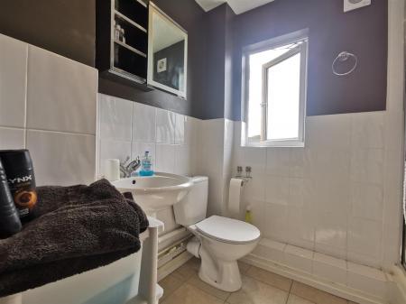 Shower Room: