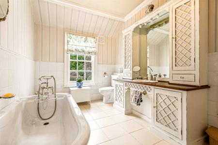En-Suite Bathroom