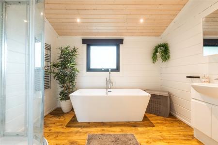 En-Suite Bathroom