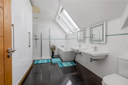 En-Suite Bathroom
