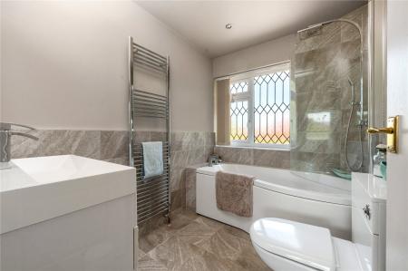 En-Suite Bathroom