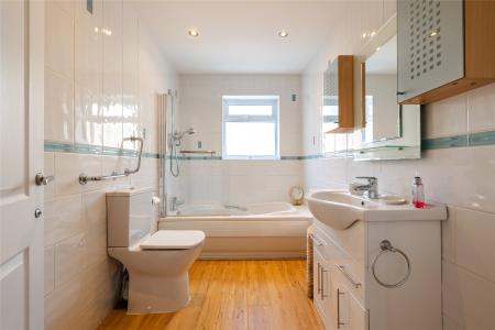 En-Suite Bathroom