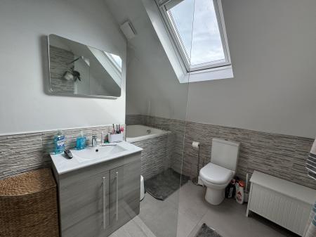 Master Bedroom En Suite