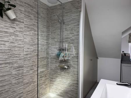 Master Bedroom En Suite