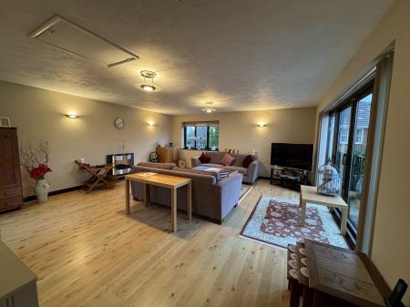 FF SITTING ROOM/BEDROOM