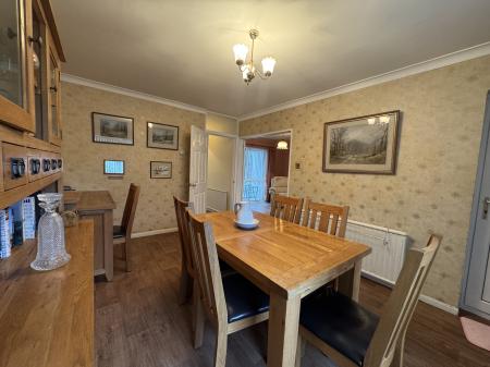 Dining room to Lounge