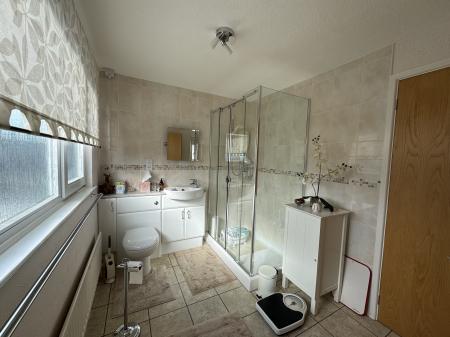 JACK AND JILL SHOWER ROOM