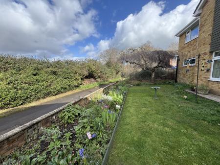 FRONT GARDEN ABUTTING WALKWAY