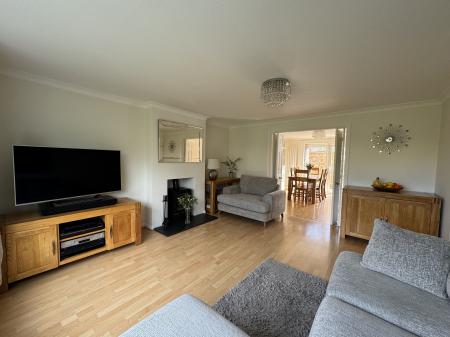 LOUNGE B