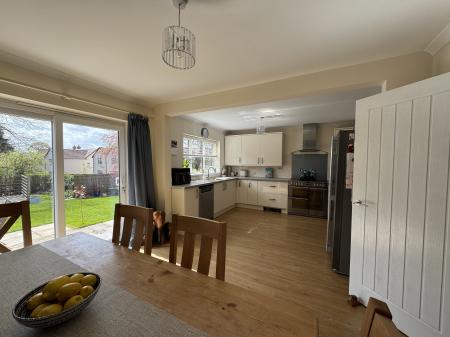 TYTHERINGTON, NR THORNBURY