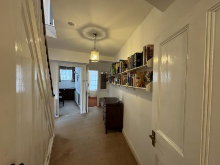 Main Hallway to front vestibule