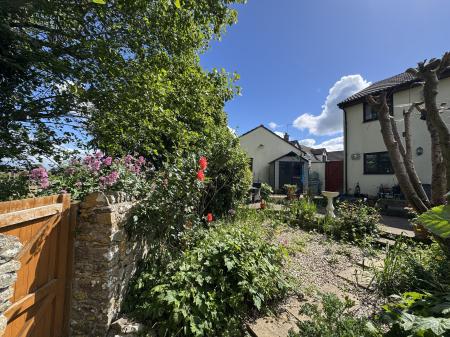 REAR TO GARDEN HOUSE