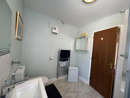 SHOWER ROOM B