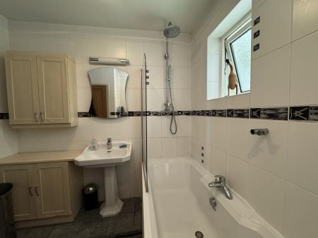 FAMILY BATHROOM