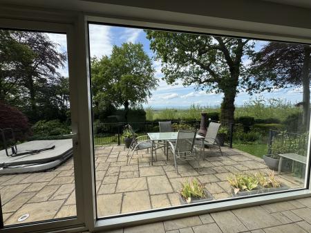 VERANDA/ENTERTAINING AREA