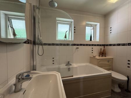 FAMILY BATHROOM