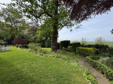 VIEWS/GARDEN ACROSS FROM SIDE
