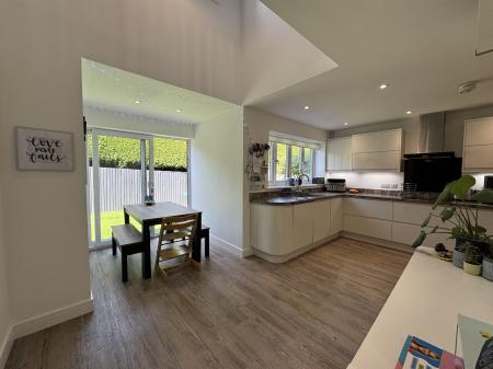 ALMONDSBURY, NR BRISTOL