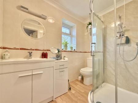 Ensuite Bedroom 1.jpeg