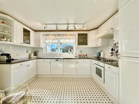 Kitchen Breakfast Room.JPG